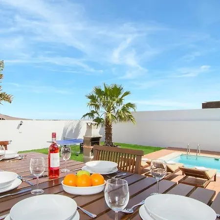 Vila Playa Blanca Sleeps 10 With Pool Air Con And Wifi Playa Blanca (Lanzarote)