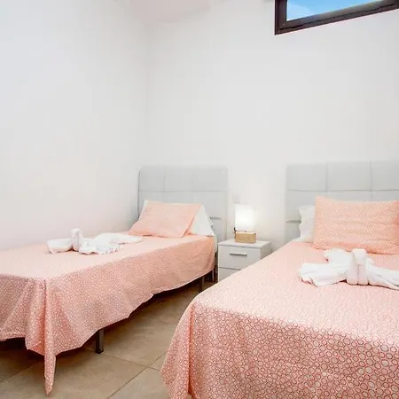 Playa Blanca Sleeps 10 With Pool Air Con And Wifi Vila *