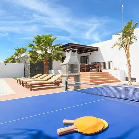 Playa Blanca Sleeps 10 With Pool Air Con And Wifi *