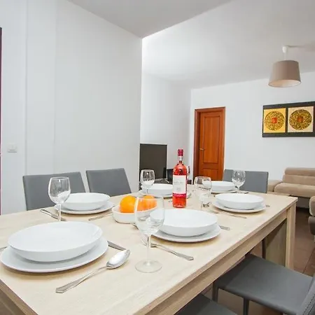 Playa Blanca Sleeps 10 With Pool Air Con And Wifi