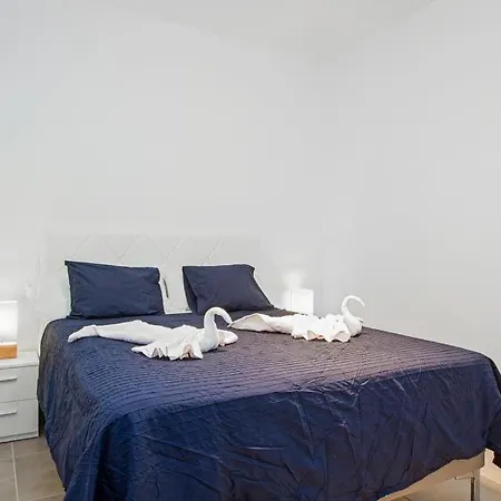 Playa Blanca Sleeps 10 With Pool Air Con And Wifi Villa Playa Blanca (Lanzarote)