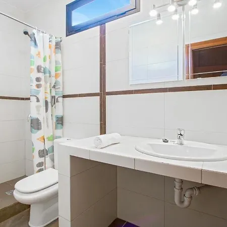 Playa Blanca Sleeps 10 With Pool Air Con And Wifi Playa Blanca (Lanzarote)