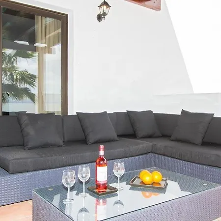 Playa Blanca Sleeps 10 With Pool Air Con And Wifi