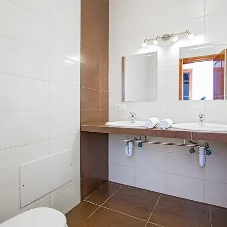 Playa Blanca Sleeps 10 With Pool Air Con And Wifi 别墅 普拉亚布兰卡